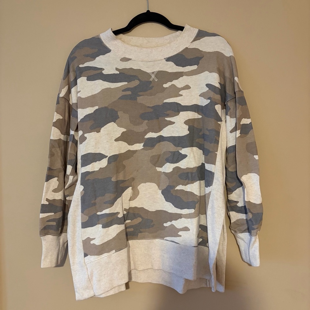 Aerie Camouflage Crew Neck Sweater - Gray and Cream